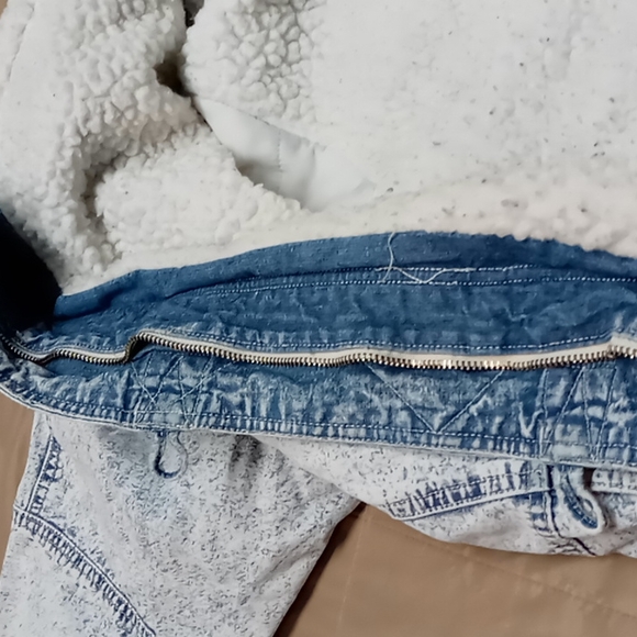 Vintage and Awesome Acid Wash Denim Parka, made by kaotic! - Picture 13 of 13